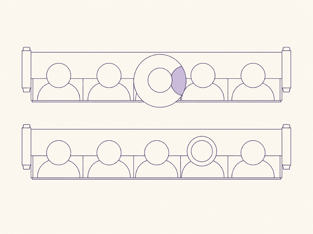 Line diagram of a church pew seen from above, showing how a 13 cm brim overlaps the next seat while a 10 cm brim clears it